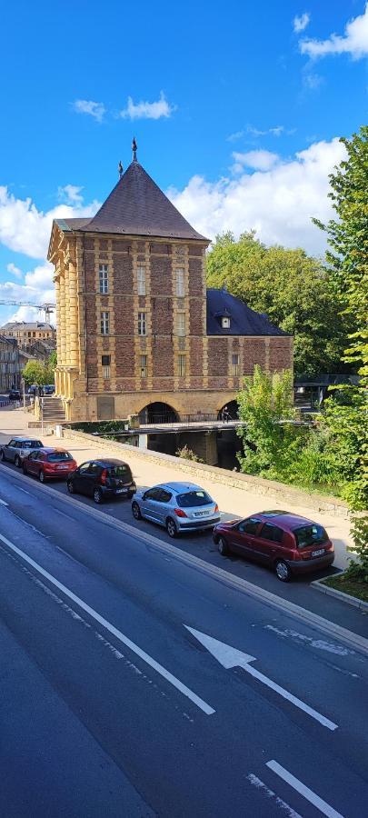 Appartement Le Petit Charcot Charleville-Mezieres Exterior foto