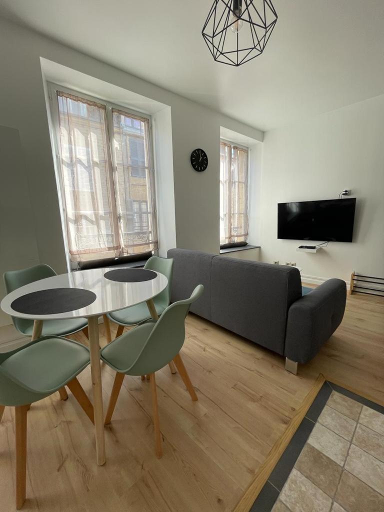 Appartement Le Petit Charcot Charleville-Mezieres Exterior foto