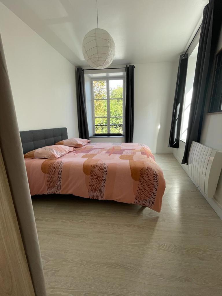 Appartement Le Petit Charcot Charleville-Mezieres Exterior foto