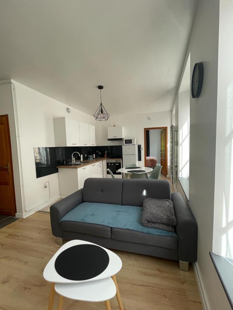 Appartement Le Petit Charcot Charleville-Mezieres Exterior foto