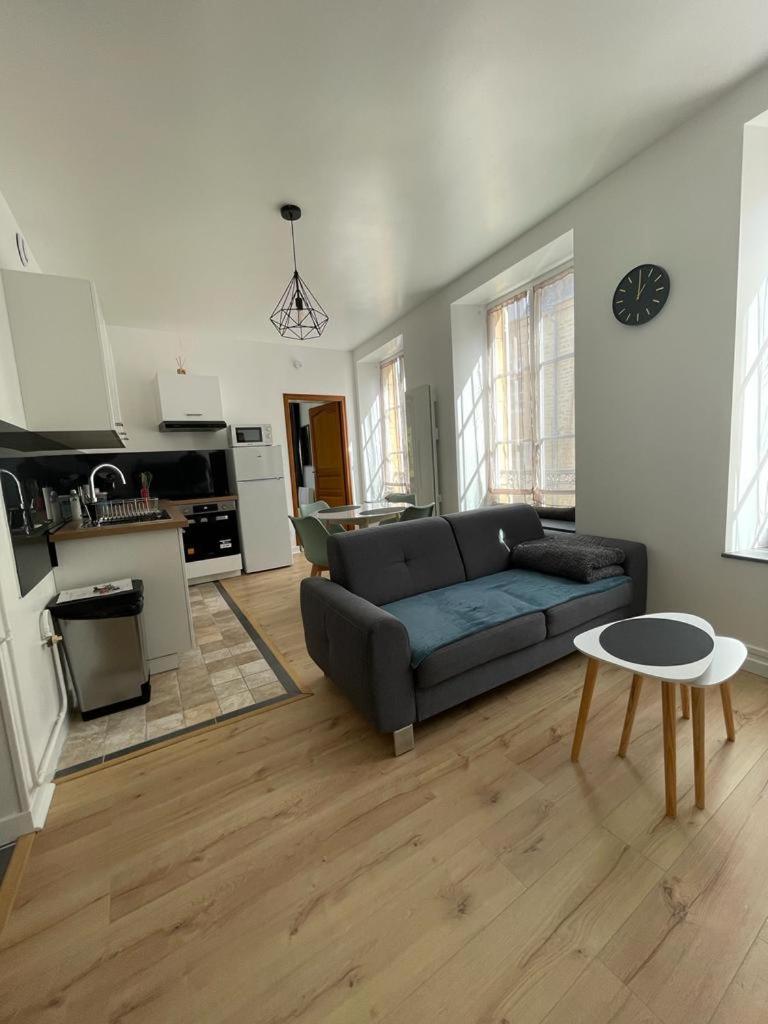 Appartement Le Petit Charcot Charleville-Mezieres Exterior foto