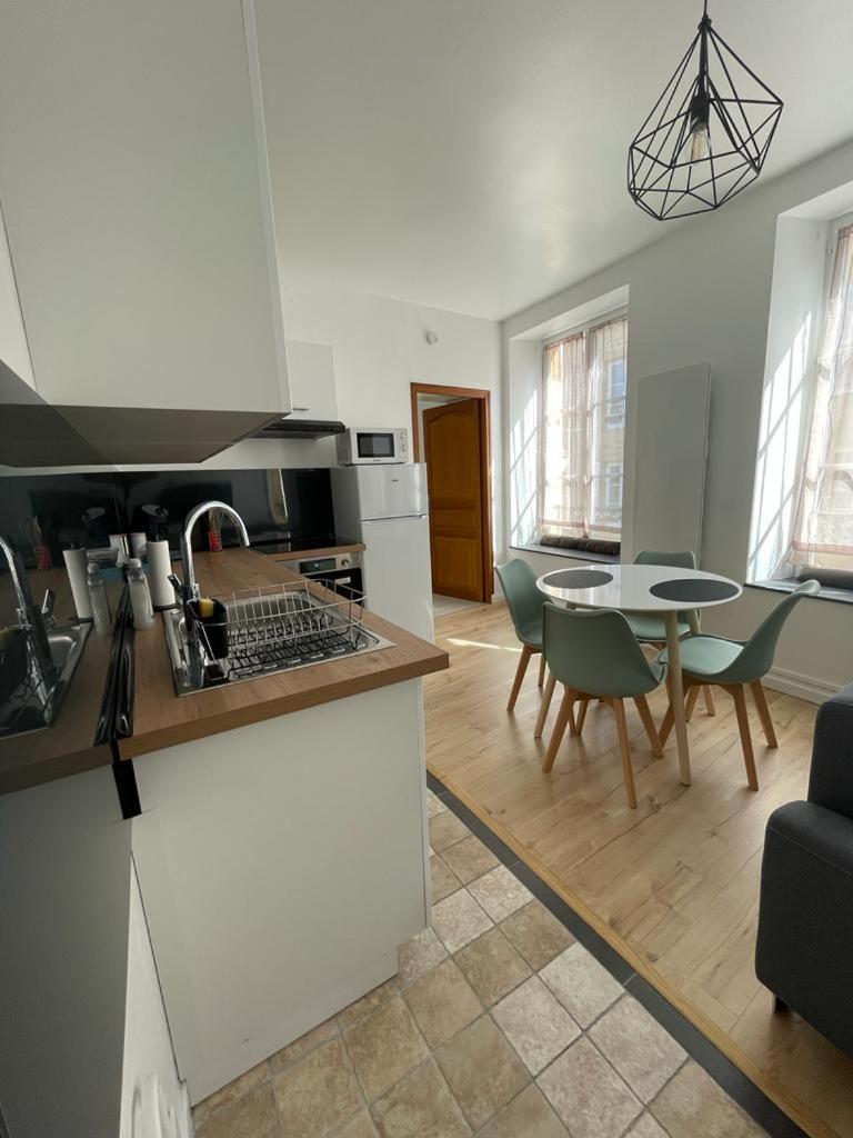 Appartement Le Petit Charcot Charleville-Mezieres Exterior foto